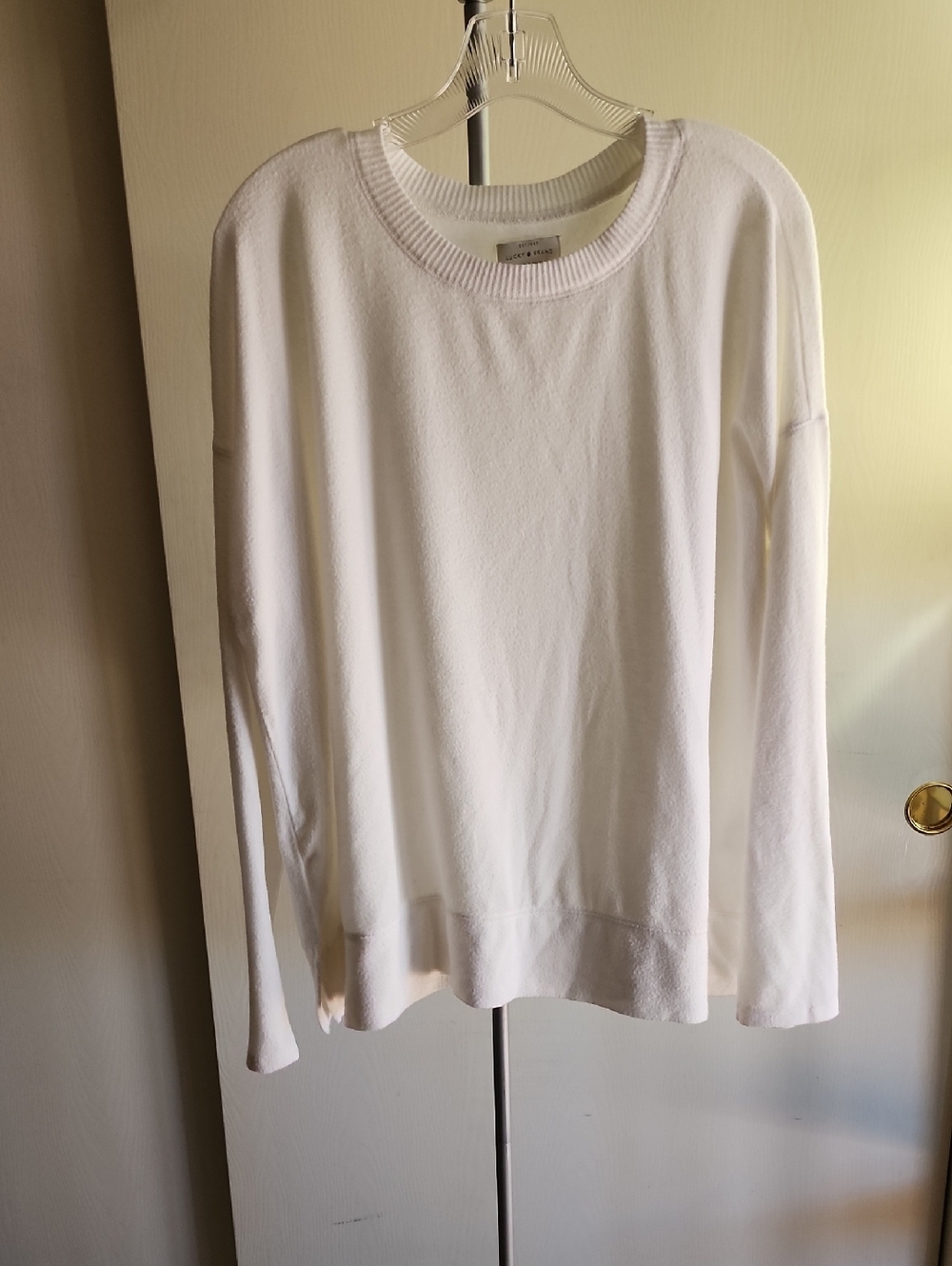 "Lucky Brand"  Crewneck Long Sleeve Sweatshirt 🤍
